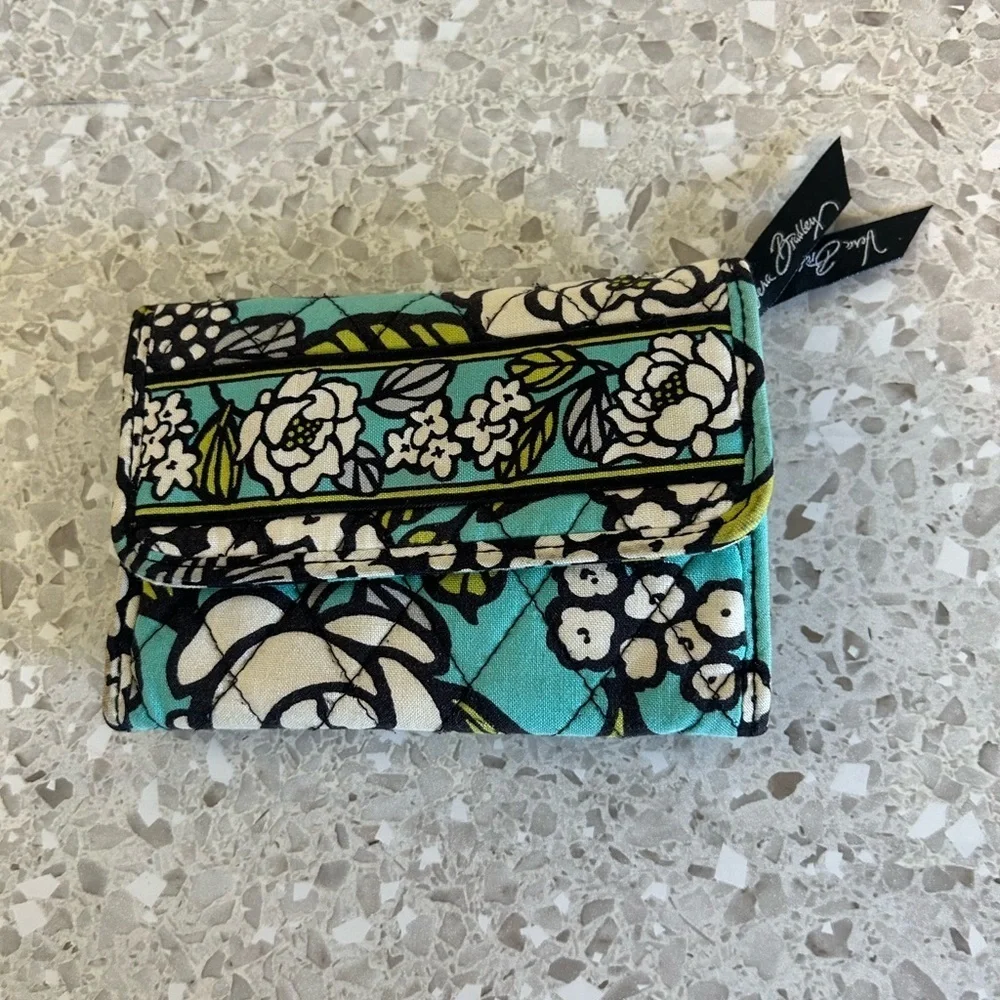 Vera Bradley green & blue floral quilted wallet - Picture 1 of 14